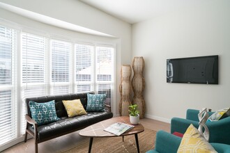 Chateau New Hampshire in Los Angeles, CA - Foto de edificio - Interior Photo