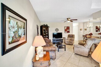 141 NE 10th Ave in Hallandale Beach, FL - Building Photo - Building Photo