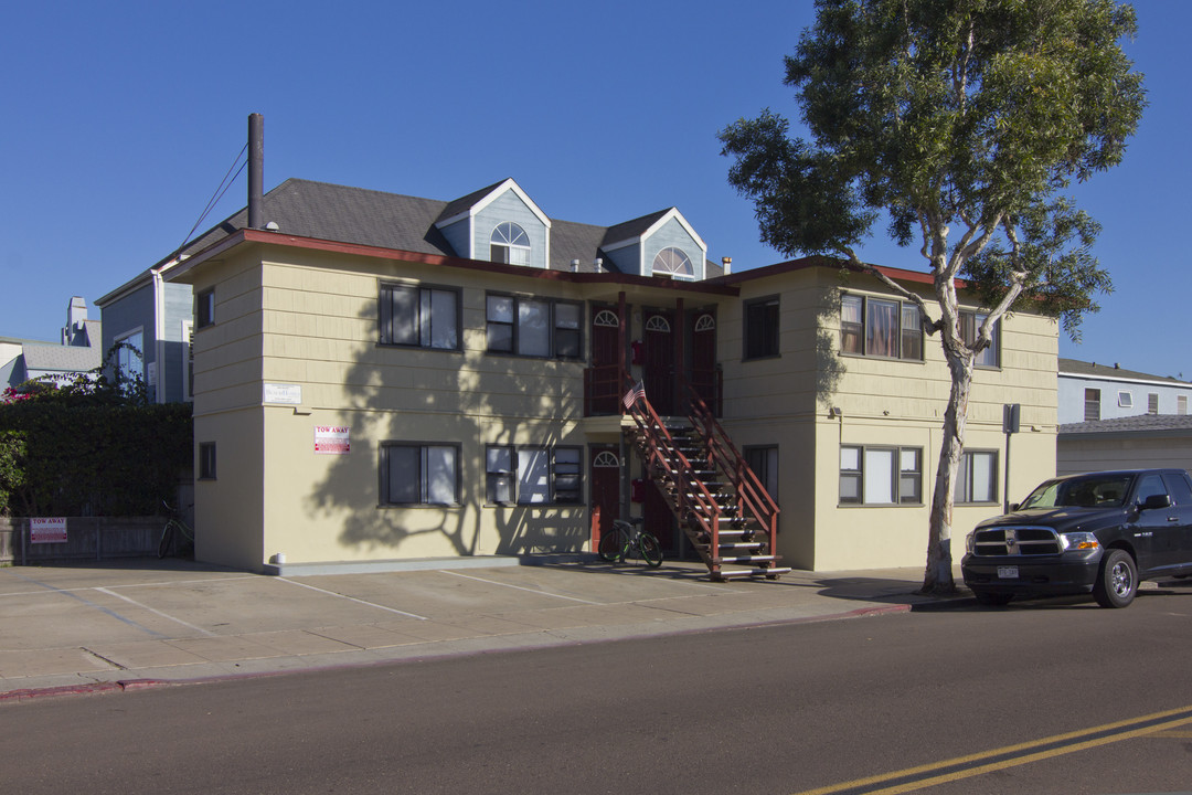 Mission Beach Studios in San Diego, CA - Building Photo