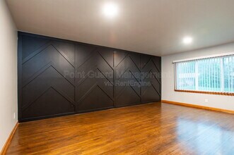 6102 E Oakwood Dr in Wichita, KS - Building Photo - Building Photo