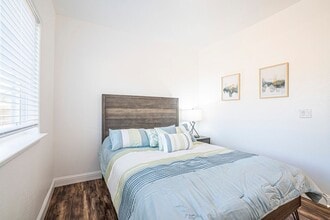 324 Wisconsin Ave in Sacramento, CA - Building Photo - Building Photo