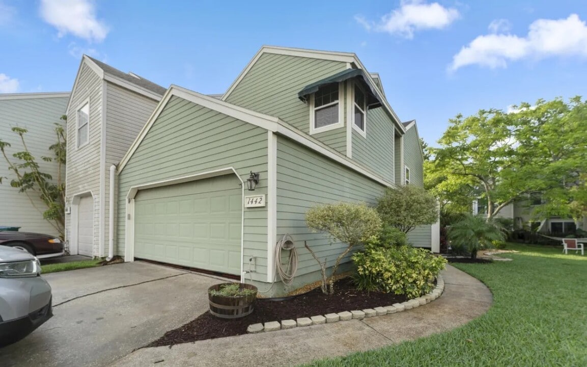 1442 Spindrift Cir E in Neptune Beach, FL - Building Photo