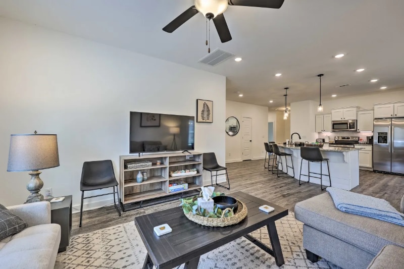9 Atkin Ln in Bella Vista, AR - Building Photo