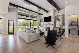 8749 W Suttle Lake Dr in Boise, ID - Building Photo - Building Photo