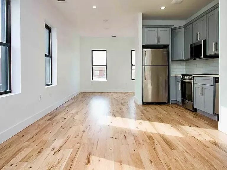 172 Veronica Pl in Brooklyn, NY - Building Photo