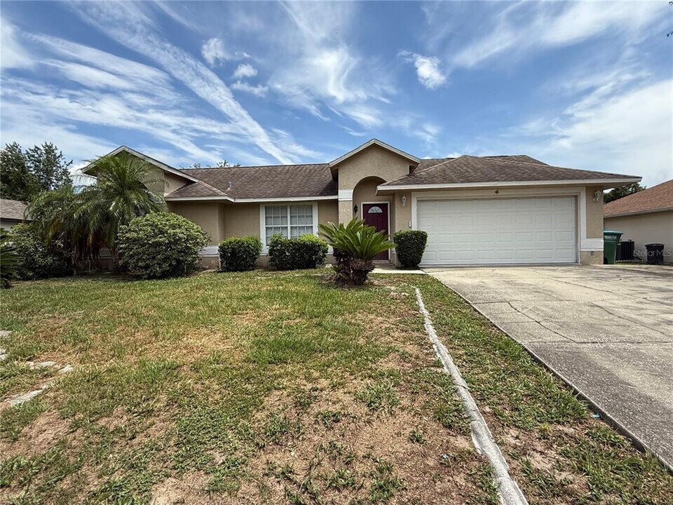2325 Kerridale St in Deltona, FL - Building Photo