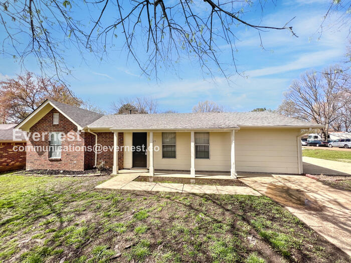 6175 Forestgate Rd in Horn Lake, MS - Building Photo