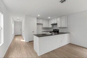 10824 Presa Wy in San Antonio, TX - Building Photo - Building Photo