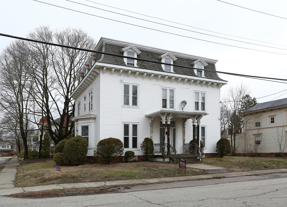 37 Lincoln Ave in Norwich, CT - Building Photo