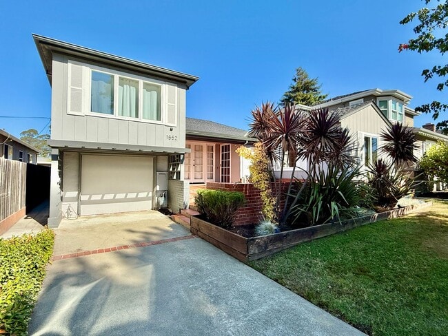 1552 Meadow Ln in Burlingame, CA - Building Photo - Building Photo