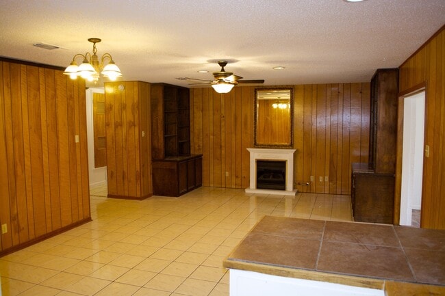 1307 Redbud Trail in Lockhart, TX - Building Photo - Building Photo