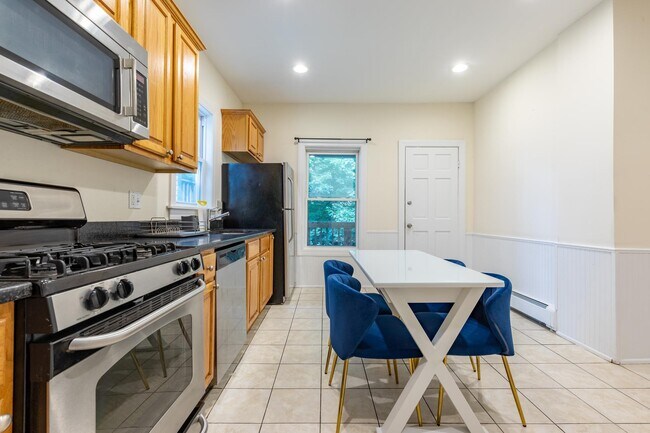 60 Hillside St, Unit 3