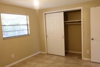 38942 9th Ave in Zephyrhills, FL - Foto de edificio - Building Photo