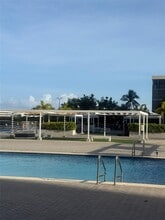 18021 Biscayne Blvd in Aventura, FL - Building Photo - Building Photo