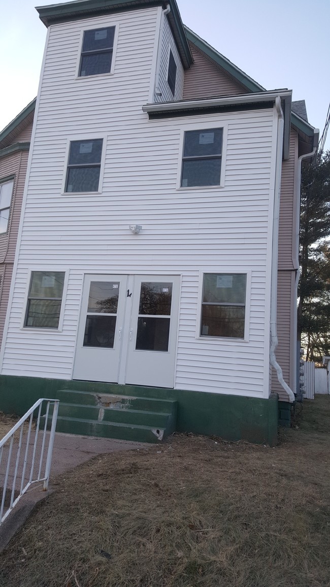 15 Broadview Pl, Unit Second Fl in Windsor, CT - Building Photo - Building Photo