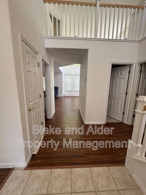 1079 NE Creeksedge Dr in Hillsboro, OR - Building Photo - Building Photo