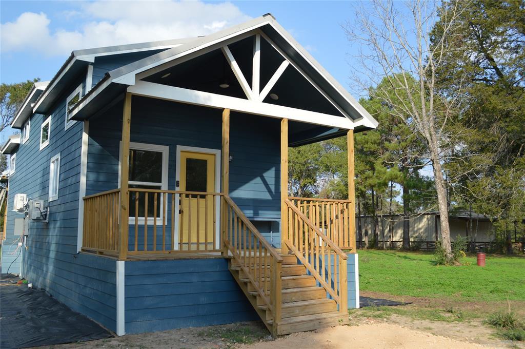 22040 Bailey Grove Rd in Montgomery, TX - Building Photo
