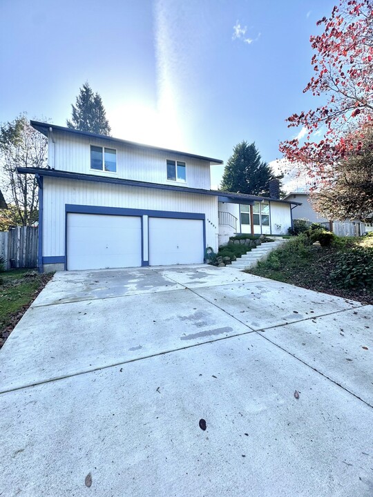 15521 SE 176th St in Renton, WA - Building Photo