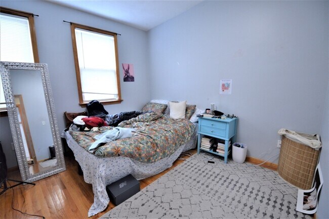 170 Putnam St, Unit 2 in Boston, MA - Building Photo - Building Photo