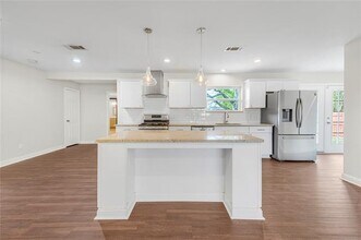 3042 Amber Ln in Farmers Branch, TX - Building Photo - Building Photo