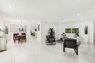 17460 SW 85th Ave in Palmetto Bay, FL - Building Photo - Building Photo