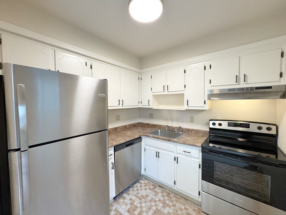 16 Glenwood Ave in Norwalk, CT - Building Photo