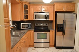 404 NW 68th Ave in Plantation, FL - Building Photo