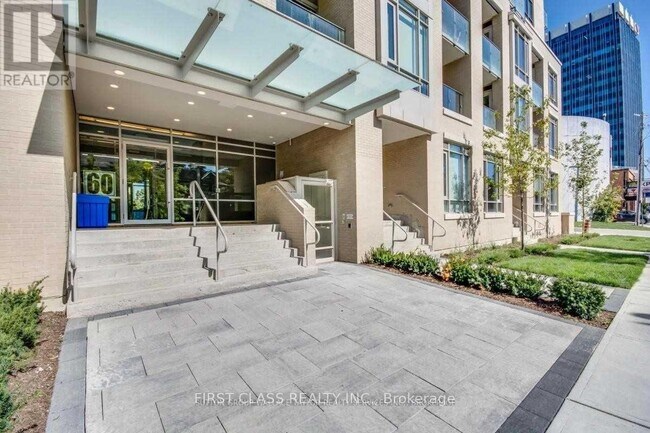 60 Berwick Ave in Toronto, ON - Building Photo - Building Photo