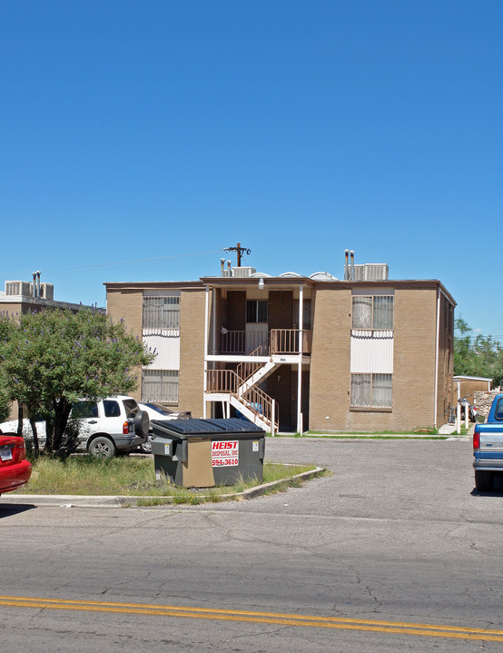 5202 Carousel Dr in El Paso, TX - Building Photo