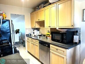 3110 N Pine Island Rd in Sunrise, FL - Building Photo - Building Photo