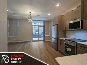 1020 W Bryn Mawr Ave in Chicago, IL - Foto de edificio - Building Photo