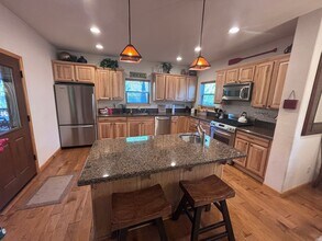 10418 Justin Creek Rd in Truckee, CA - Building Photo - Building Photo