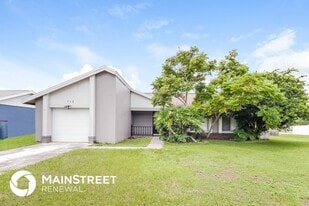 713 E Flag Way in Kissimmee, FL - Building Photo