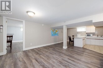 284 Trott Dr in London, ON - Building Photo - Building Photo