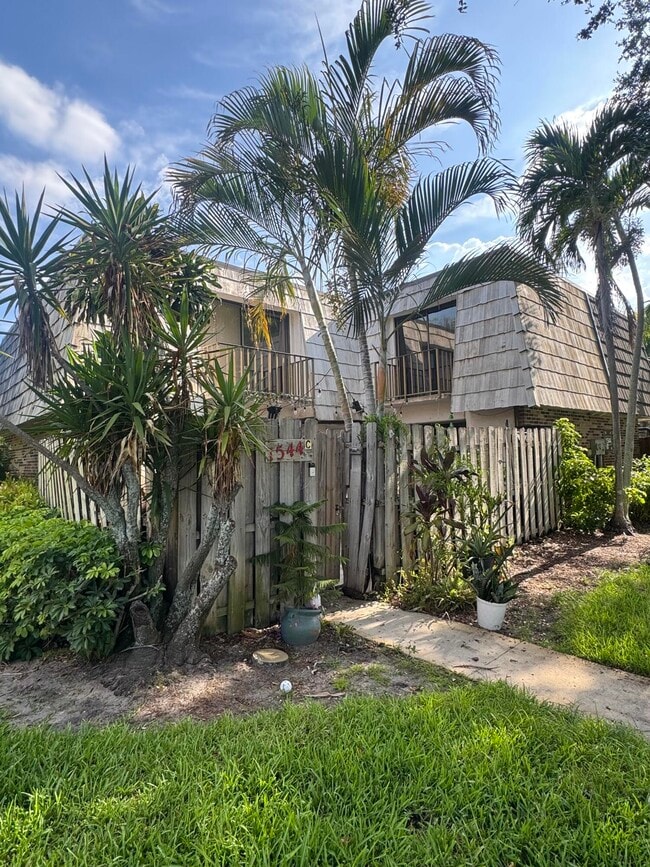 1544 Forest Lakes Cir in West Palm Beach, FL - Building Photo - Building Photo