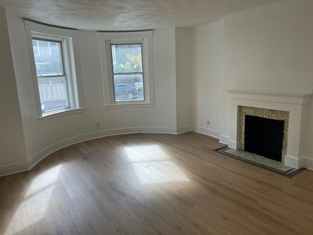 672 Washington St, Unit 675-1 in Brookline, MA - Foto de edificio - Building Photo