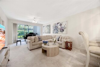 7045 Barrington Cir in Naples, FL - Foto de edificio - Building Photo