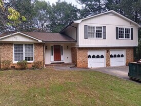 518 Barbashela Cir in Stone Mountain, GA - Building Photo