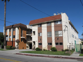 613 E Palmer Ave in Glendale, CA - Foto de edificio - Building Photo