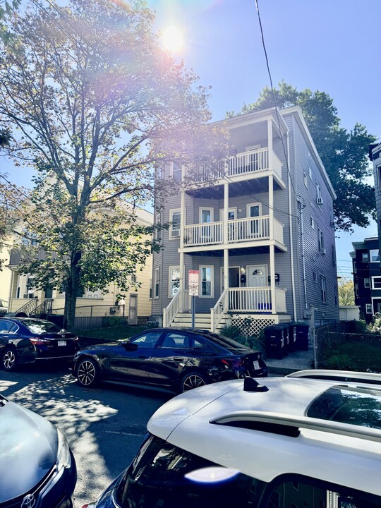 70 Raymond Ave, Unit 1 in Somerville, MA - Building Photo