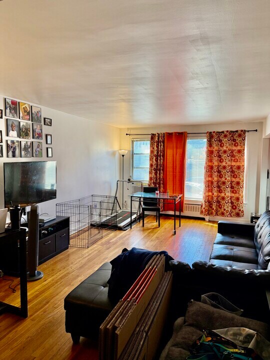 248 W Post Rd, Unit I1 in White Plains, NY - Building Photo