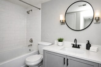 Waterford Square in Florissant, MO - Foto de edificio - Building Photo