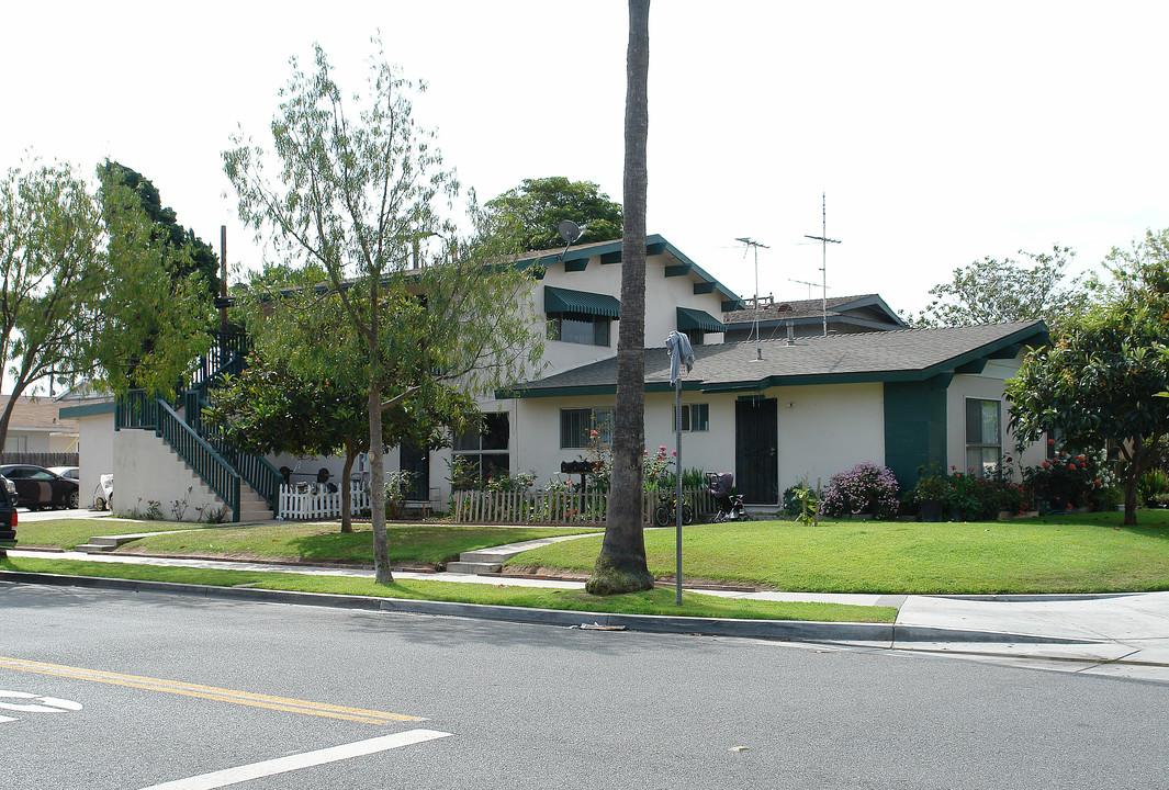 2284 Pomona Ave in Costa Mesa, CA - Building Photo