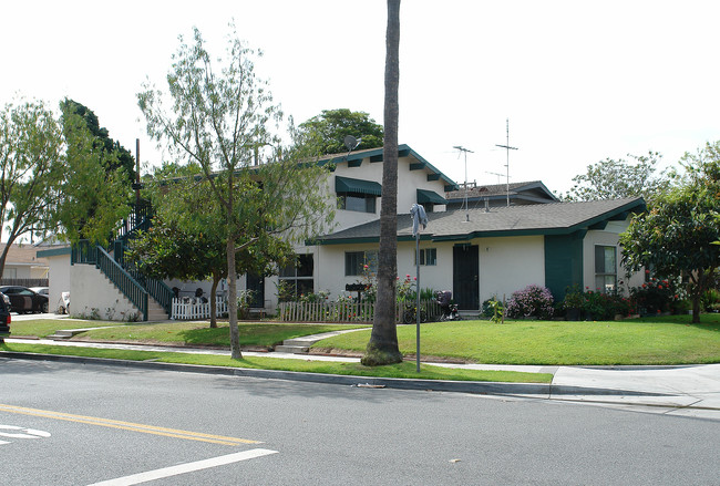 2284 Pomona Ave