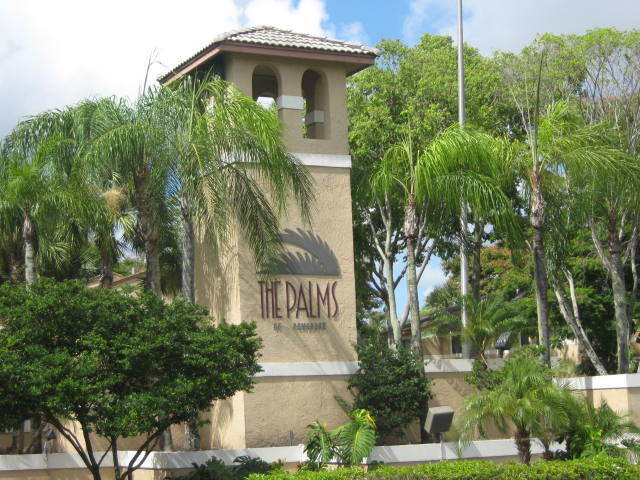 351 Palm Way in Pembroke Pines, FL - Building Photo