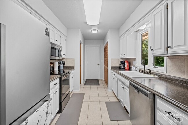 property at 13 Yarmouth Dr