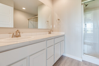 Roe Street Townhomes Boise Idaho 83714 in Boise, ID - Building Photo - Interior Photo