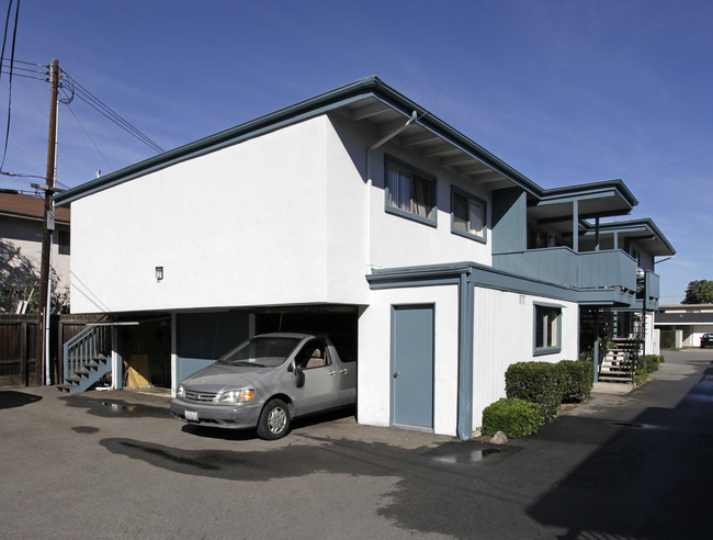 123 Melody Ln in Costa Mesa, CA - Foto de edificio - Building Photo