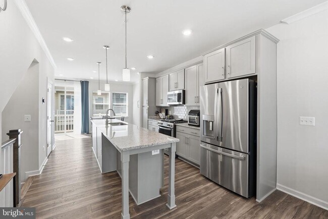 16122 Columbus Ave in Derwood, MD - Building Photo - Building Photo