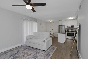 4401 W Kennedy Blvd, Unit SI ID1369906P in Tampa, FL - Building Photo